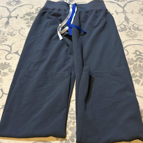 Figs  scrubs - Picture 4 of 6